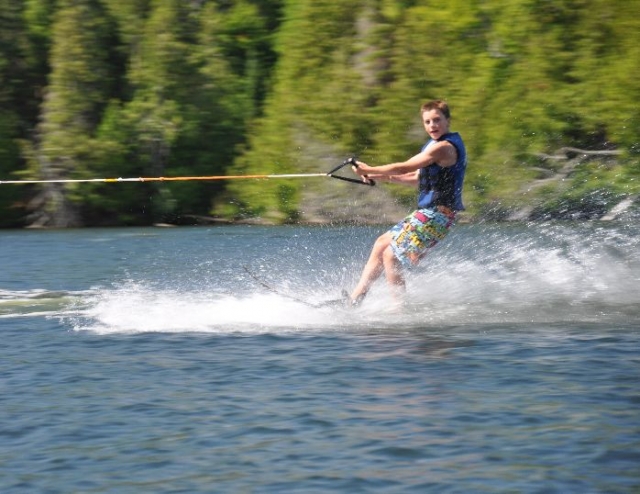  Descubra el esquí acuático en el 74 